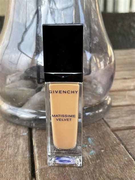 Тональный крем GIVENCHY Matissime Velvet 